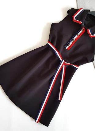 Плаття чорне з двуцветною оборкою з поясом