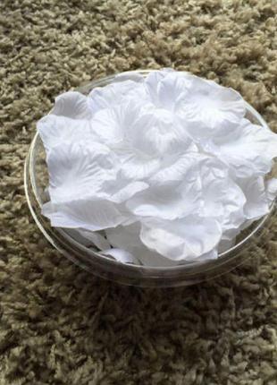 Белые лепестки роз 200шт.1 фото
