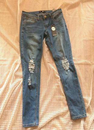 Стильні джинси скінні з потертостями boohoo5 фото