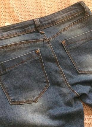 Стильні джинси скінні з потертостями boohoo10 фото
