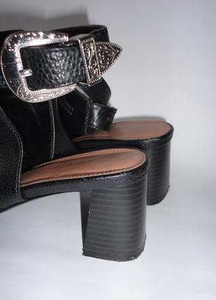 Черные босоножке на каблуке topshop р.392 фото