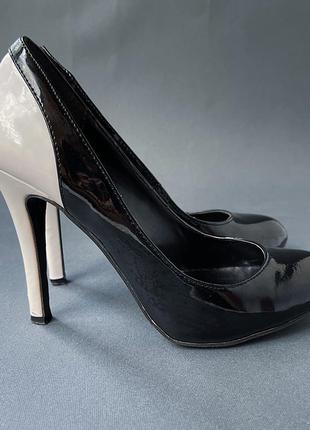 Лаковые туфли на каблуке черно-белые 37р.2 фото