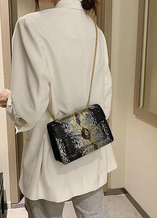 Женская классическая сумка через плечо кросс-боди на толстой цепочке рептилия змеиная...