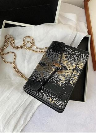 Женская классическая сумка через плечо кросс-боди на толстой цепочке рептилия змеиная...