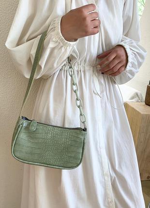 Жіноча класична маленька сумочка багет на ланцюжку ремінці рептилія зелена оливкова хакі8 фото