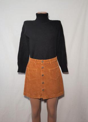 Короткая вельветовая мини юбка с карманами и пуговицами спереди