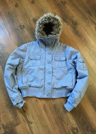 Крута демісезонна з утепленням коротка куртка з капюшоном в стилі canada goose