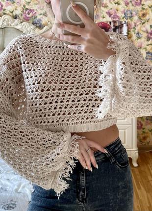 В'язаний светр укороченый