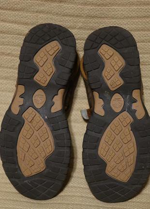 Комфортні об'єднані шкіряні босоніжки в коричневих тонах timberland 36 р.10 фото
