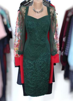 Элегантное нарядное зеленое платье-футляр с рукавом-сеткой3 фото