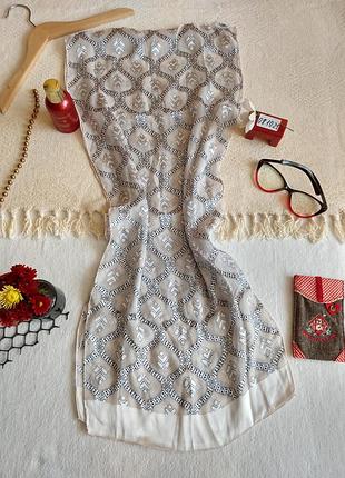 Цікавий класичний шарф.