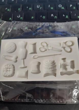 Молд силиконовый швейные инструменты 104 на 57 мм серый