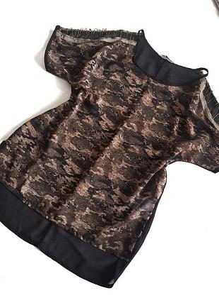 Блуза жіноча з ланцюжками на рукавах з подовженою спинкою