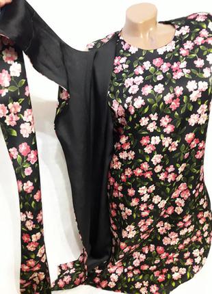 Интересное платье с цветочным принтом3 фото