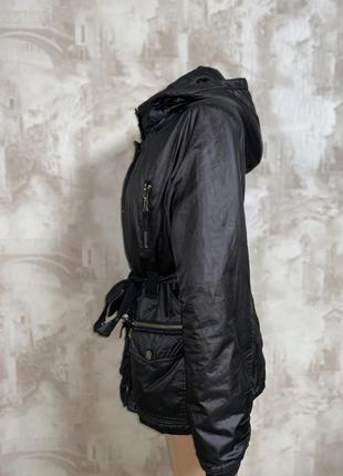 Чорна куртка з капюшоном,куртка в стилі prada,куртка з поясом4 фото