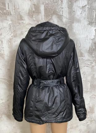 Чорна куртка з капюшоном,куртка в стилі prada,куртка з поясом3 фото