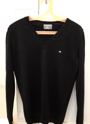 Чорний светрик пуловер з 100% мериносової вовни з v-подібним коміром