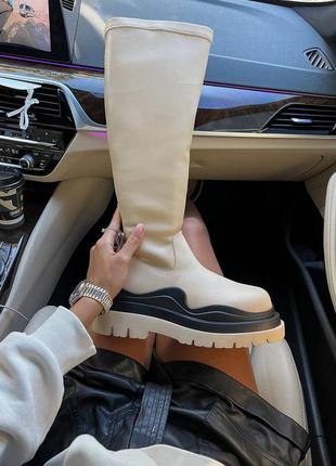 Bottega veneta beige бежеві масивні брендові утеплені чоботи з хутром черевики з натуральної шкіри бежеві утеплені чоботи із натуральної шкіри8 фото
