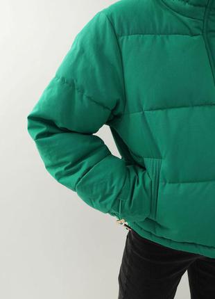 Зелёная дутая куртка4 фото