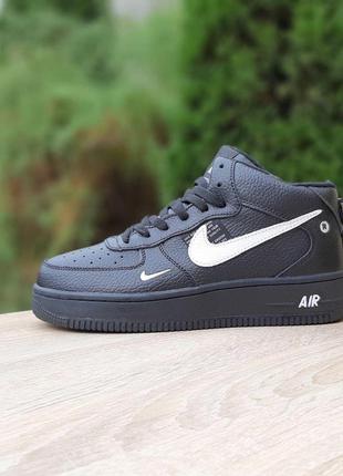 Жіночі кросівки nike air force 1 mid lv8 чорною з білим високі хутро зима8 фото