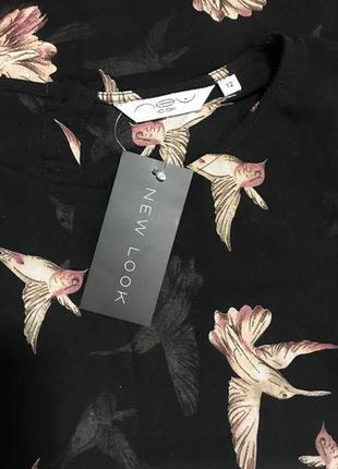 Очень красивая и стильная брендовая блузка в птичках.