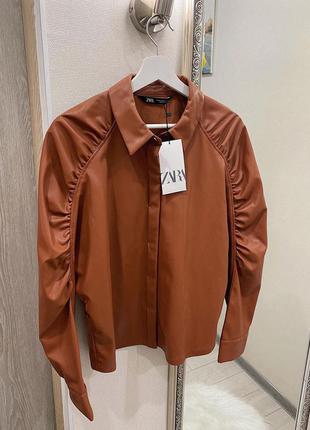 Рубашка из эко кожи zara