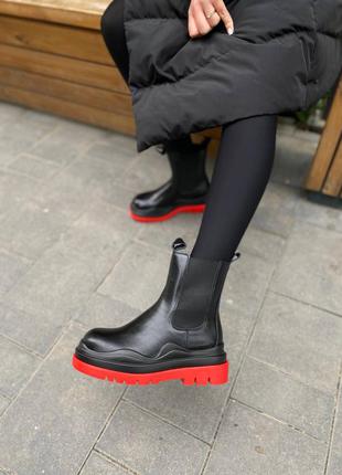 Bottega veneta black red женские брендовые утепленные зимние сапоги черные красные модные ботинки зимні утеплені чорні червоні сапожки5 фото