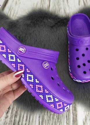 Сабо кроксы женские фиолетовые с узором вышиванка даго стиль
