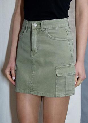 Стильная юбка с карманами цвета оливка2 фото