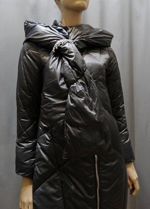 Женское стеганное пальто темно-серого цвета2 фото