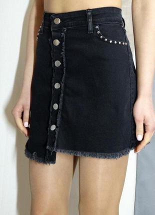 Джинсовая юбка черного цвета с пуговицами2 фото