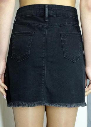 Джинсовая юбка черного цвета с пуговицами3 фото