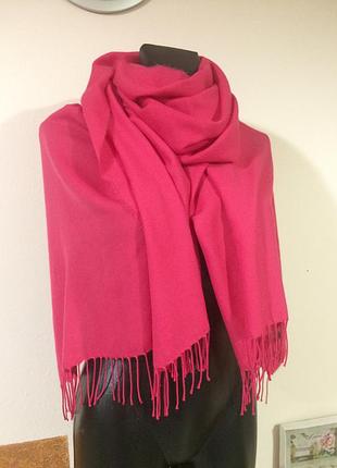 Фірмовий стильний, дуже красивого рожевого кольору шарф.