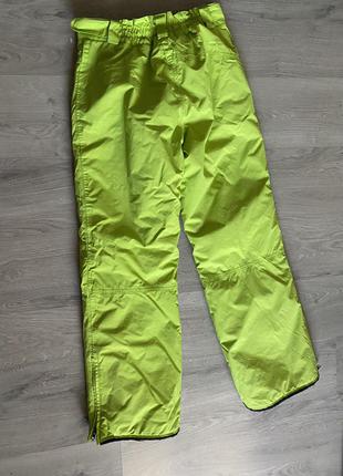 Классные лыжные тёплые брюки ярко салатового цвета3 фото