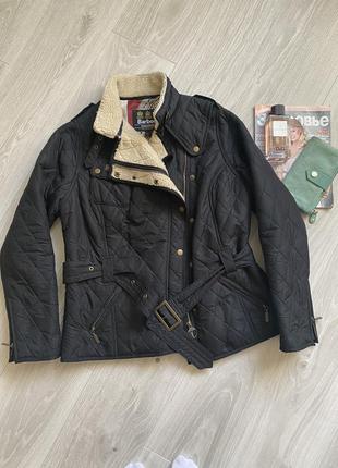 Красивая куртка косуха barbour