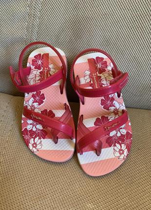 Босоніжки пляжні