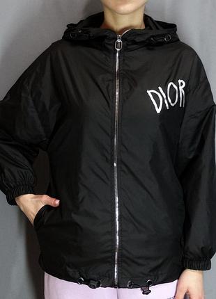 Стильная ветровка с капюшоном