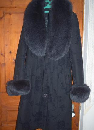 Дуже красиве пальто, натуральний мєх, чорне1 фото