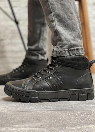 Мужские высокие  зимние кожаные ботинки на меху черного цвета