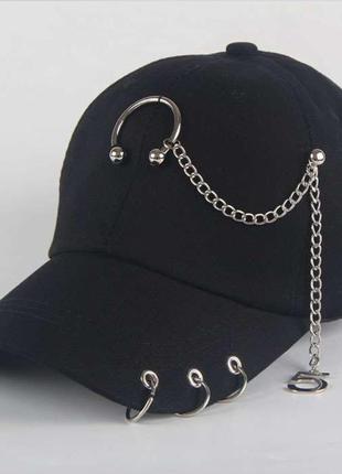 Кепка бейсболка півколо з ланцюгом і кільцями (чорна)