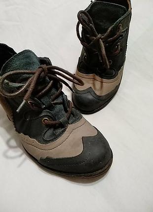 Mustang. туфли на шнурках. кожа