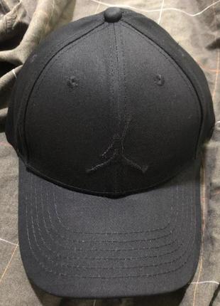 Кепка бейсболка jordan черная с черным лого