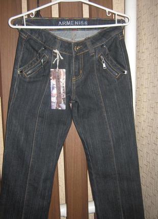 Новые темные джинсы на осень