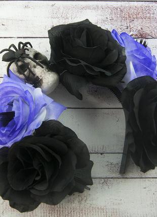 Украшение на хэллоуин венок на ободке из цветов с черепом и пауком + подарок2 фото
