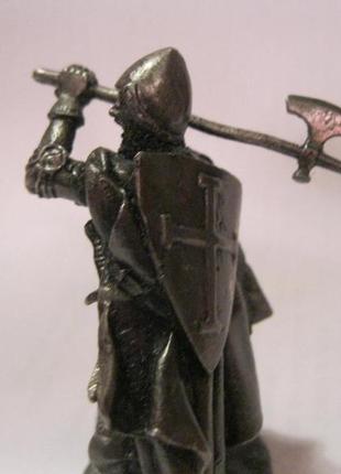 Статуетка фігурка статуетка сплав олова лицар воїн в обладунках з сокирою7 фото