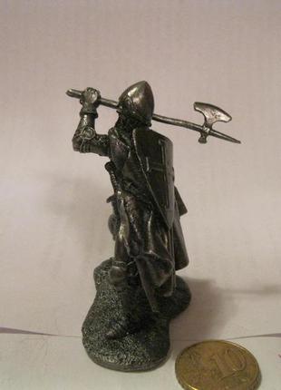 Статуэтка фигурка статуэтка сплав олова рыцарь воин в доспехах с топором