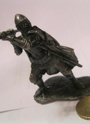 Статуетка фігурка статуетка сплав олова лицар воїн в обладунках з сокирою9 фото