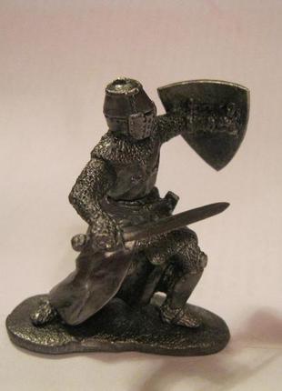 Колекційна подарункова фігура фігурка статуетка лицар щит меч сплав олово настільний сувенір6 фото