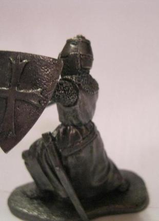 Колекційна подарункова фігура фігурка статуетка лицар щит меч сплав олово настільний сувенір3 фото