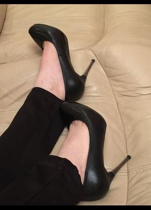 Чорні туфлі човники на прихованій платформі, зручна колодка, невмирущий каблук